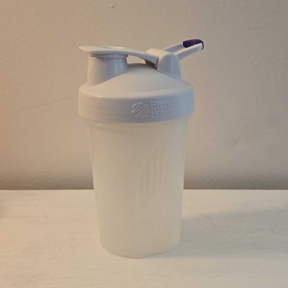 Blender Bottle White 20oz Shaker Cup
